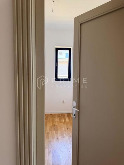 Vilă chalet modern cu perete panoramic de sticlă - Livezeni, Mureș