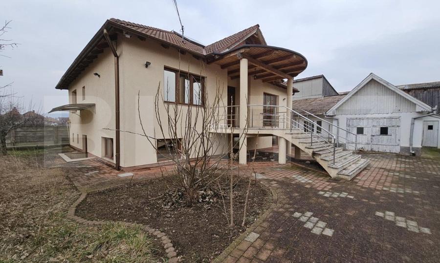 Casă individuală D+P, 6 camere, 260 mp, teren 921 mp, Sebeș – complet renovată - 2