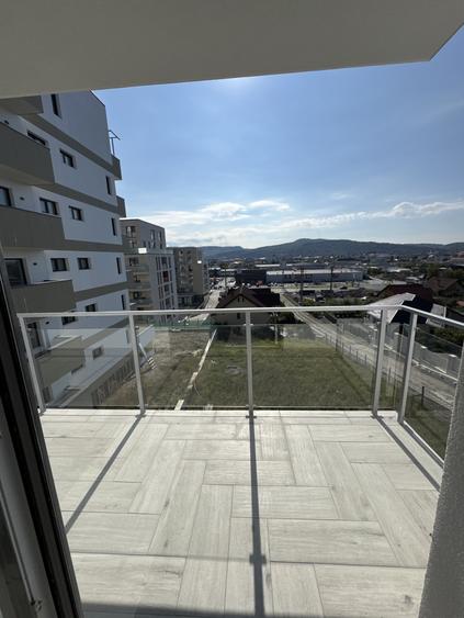 Apartament 3 camere / 2 bai / etaj 2 / parcare + boxa / ZONA CETATII