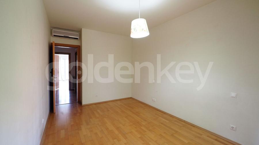 Vilă cu 6 camere in complex cu piscina