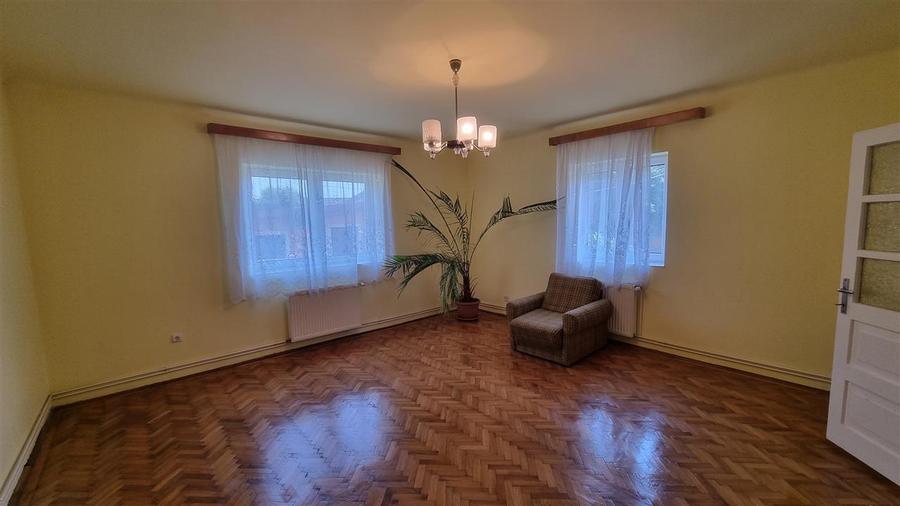 Casa de 4 camere zona Stupini