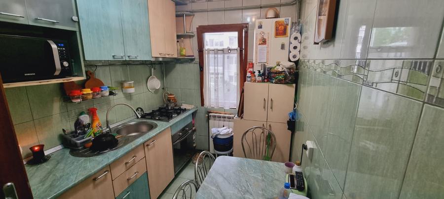 Apartament 3 camere Podu Ros la bulevard,renovat,et.3/4,cod:155046