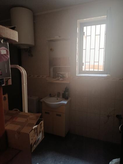 Apartament în vilă de vânzare – demisol înalt, intrare separată