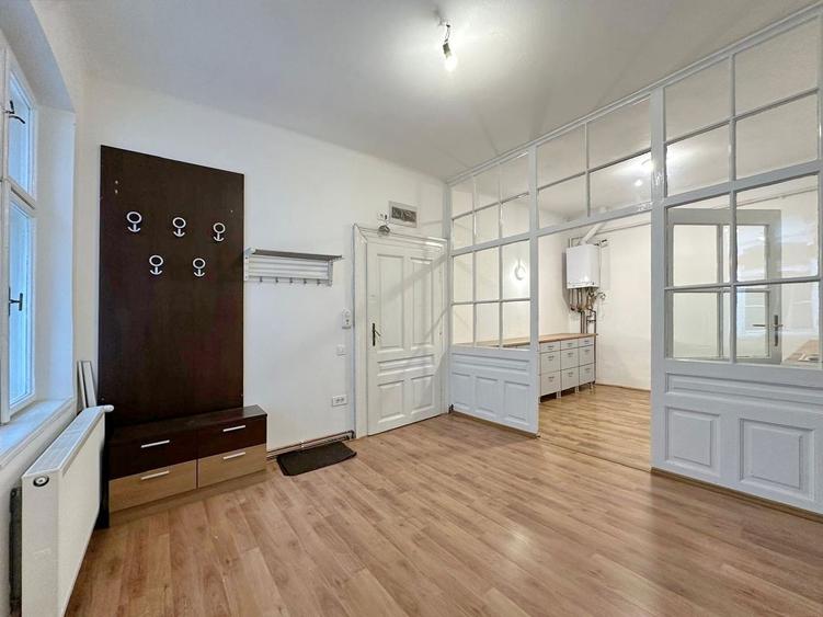 Apartament cu 3 camere in Centrul Istoric al Brasovului