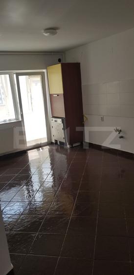 Apartament cu 3 camere, 59 mp, etajul 1, parcare cu CF, zona centrala