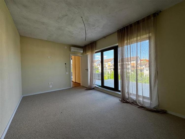 Apartament Tip Penthause 3 camere,103 mp + 2 terase ,situat pe strada Borhanciul