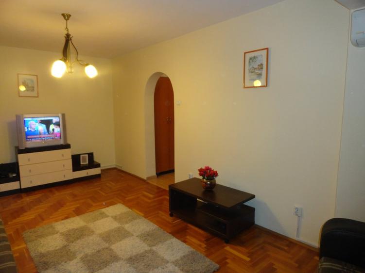 De inchiriat ( vanzare)2 camere zona INDEPENDENTEI Hristo Botev mobilat