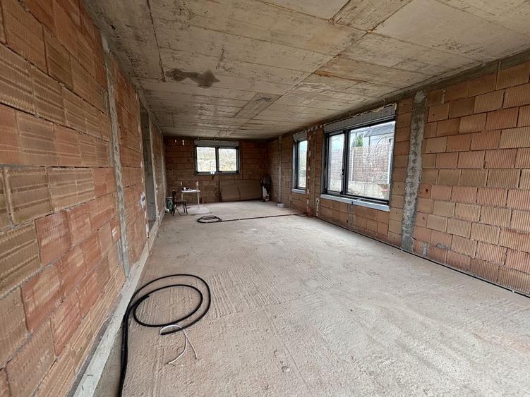 Casă duplex de vânzare în Borhanci – spațiu generos, finisaje moderne