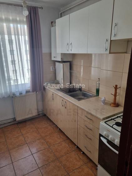 Apartament 2 camere 54 mp utili bucatarie inchisa etaj 3 zona Terezian