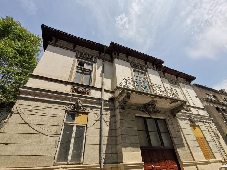 Vila interbelica Universitate | 17 CAMERE
