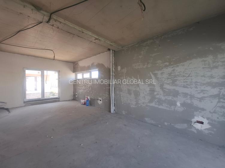 ​Vilă Individuală P+1E+Mansardă | Construcție Solidă, Toate Utilitățile - 12