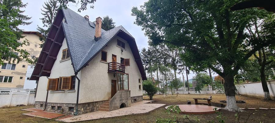Vila de pe cărțile poștale