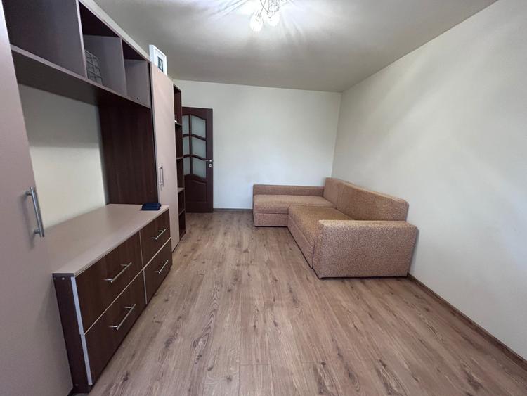 - Apartament 2 camere Renovat Total, zona Garii. Suprafata 48mp.