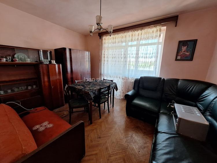 Vând apartament 3 camere și 7 dependițe, decomandat, bloc reabilitat + garaj - 3