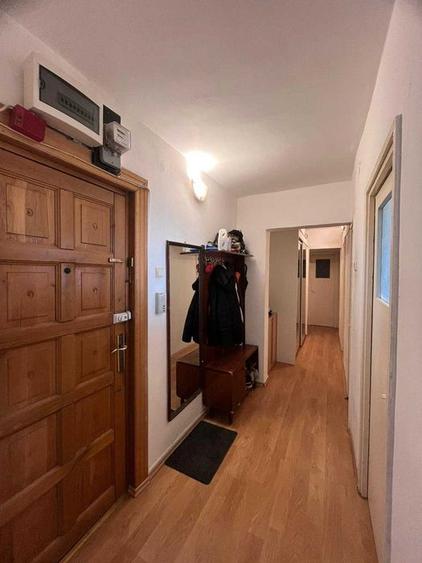 Apartament 3 camere Calea Bucuresti-Ciucas,decomandat,2gr.128000 Euro