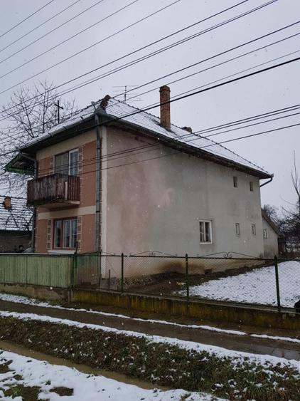 Vand casa cu etaj P+E,in centrul comunei Madarasi.