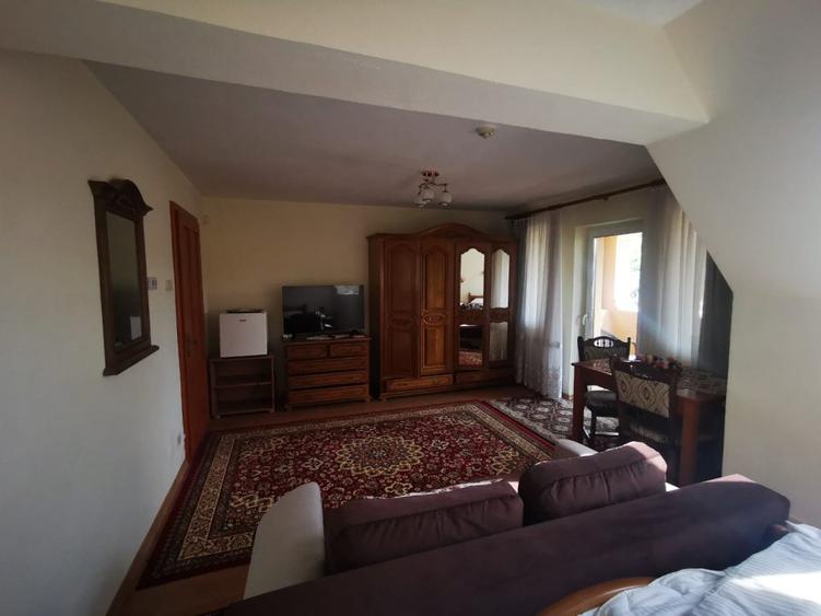 Vand un mic castel D+P+M , in zona Corunca, unde se poate locui gratis,