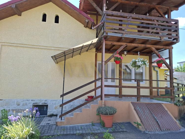Casă spațioasă în Dej – 4 camere, teren 800 mp, foișor închis, lângă Toroc