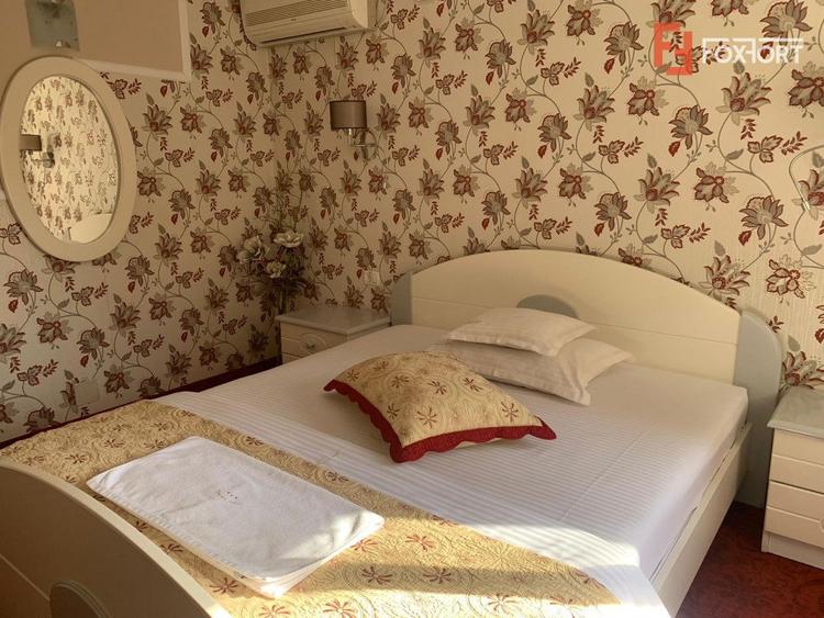 Casa cu 16 camere si teren de 752 mp - zona Bogdanestilor