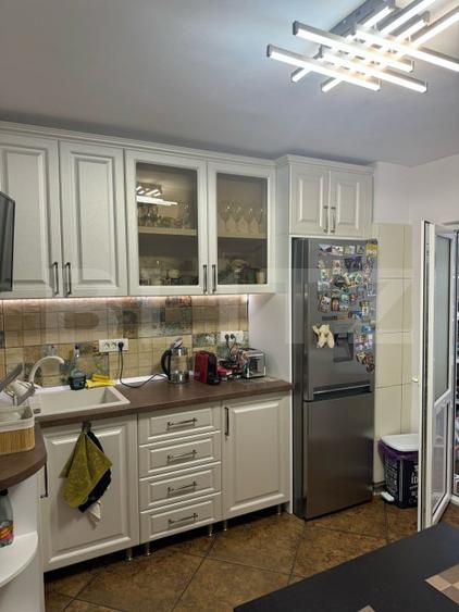 Apartament de vanzare cu 4 camere, zona Ultracentral SCHIMB SI CU CASA