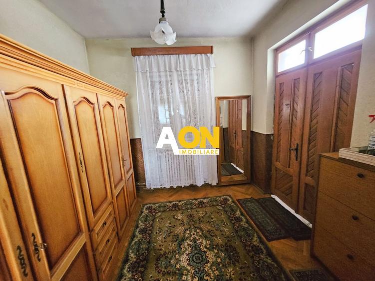 Casa 4 camere, 618 mp teren, zona Centru
