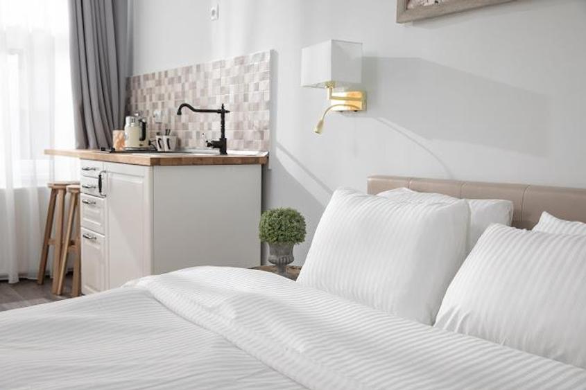 3 apartamente + transfer afacere, locuri parcare, Centrul Istoric, Brasov