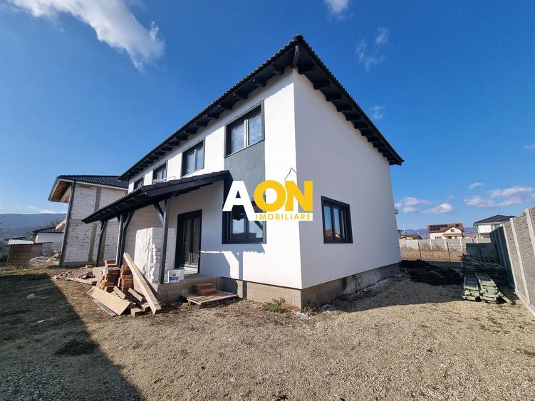 De vanzare 1/2 duplex, 4 camere, 224mp teren, Orizont