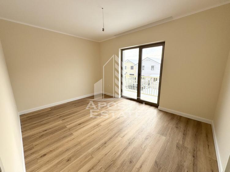 Duplex cu perete dublu, 4 camere si 3 bai finalizat, toate utilitatile