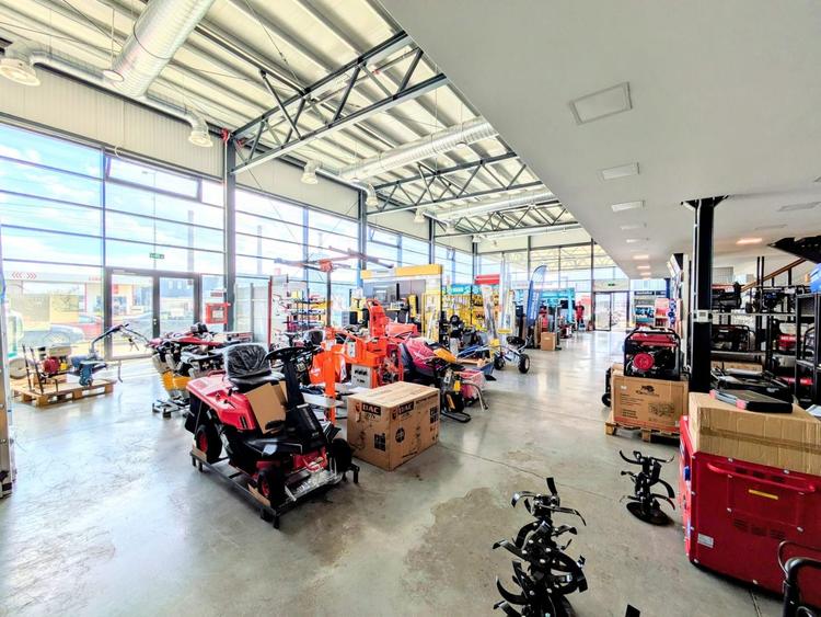 De vânzare – clădire mixta - spații comerciale/birouri | 2.888 mp | teren 4.323
