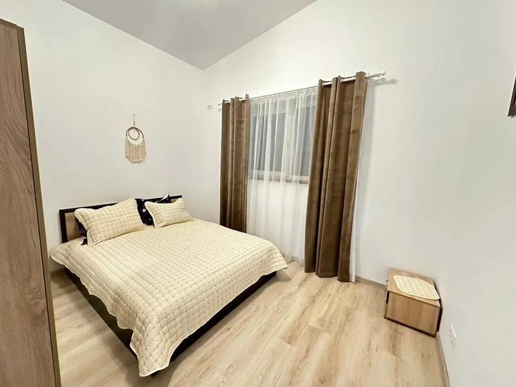 Apartament 3 camere de vanzare | Sisesti | Parcare | Curte