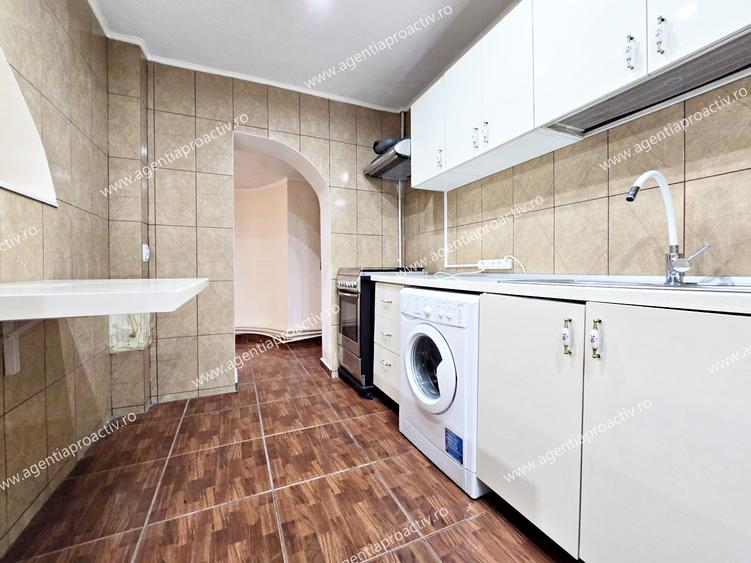 Apartament cu 3 camere, Micro 17, pretabil și pentru activități comerciale.