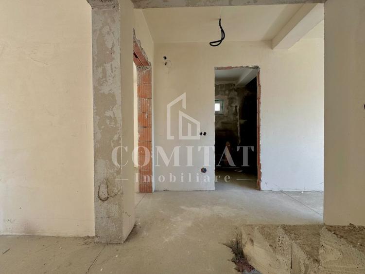 Casă de tip duplex | Stadiu semifinisat | 4 camere | Zona Câmpului