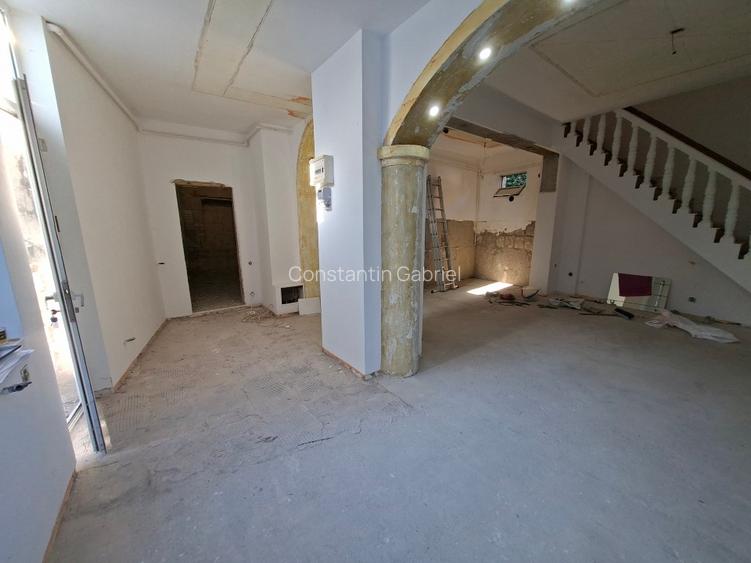 Piata Unirii - Hala Traian, PROPRIETAR, vand casa P+M, 4 cam, S 117 mp - 2