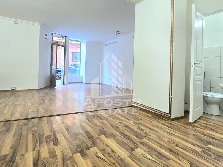Spatiul comercial central