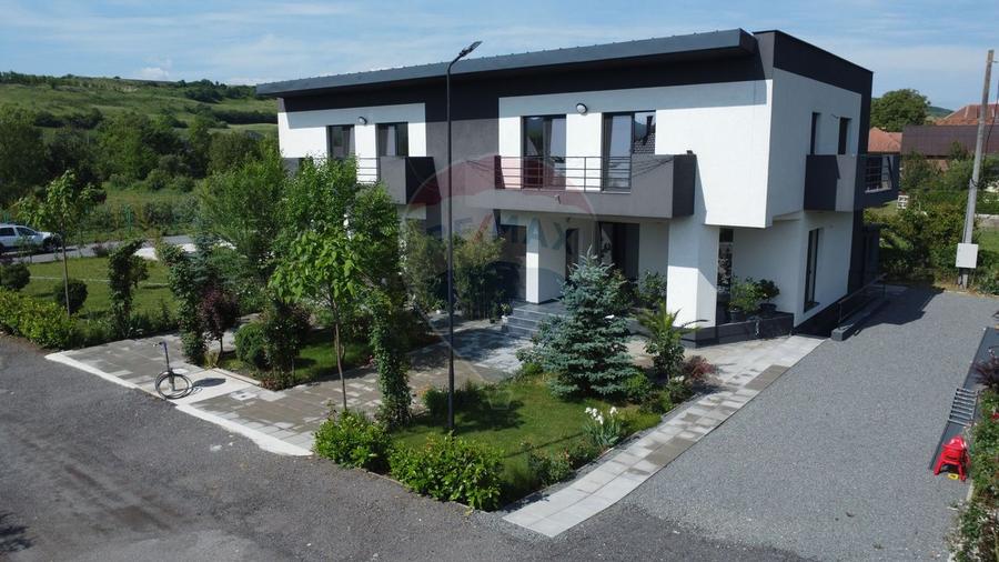 Duplex generos in ansamblu privat 500 MP teren. Radaia, Baciu