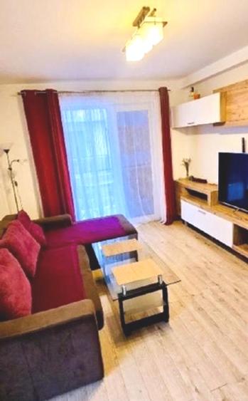 Proprietar inchiriez apartament complet mobilat si utilat, la prima chirie