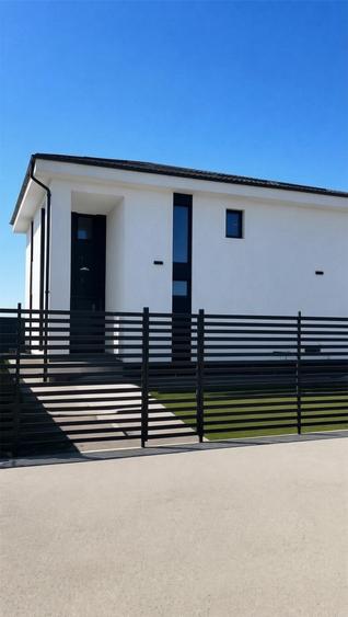 VILA Tunari, 3 dormitoare, acces usor, drum asfaltat