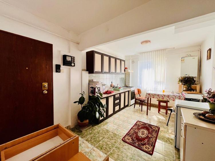 Apartament 3 camere| etaj intermediar |zona Manastur