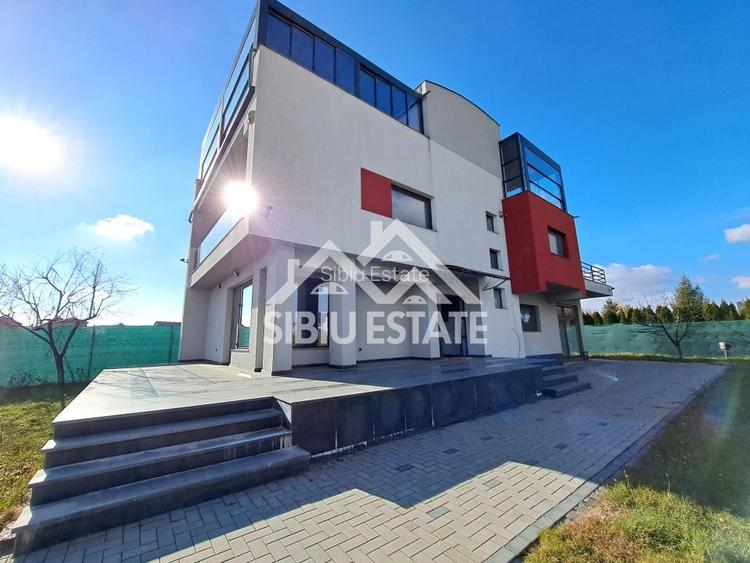 Casa cu 4 garaje, terase panoramice, teren mare - 25