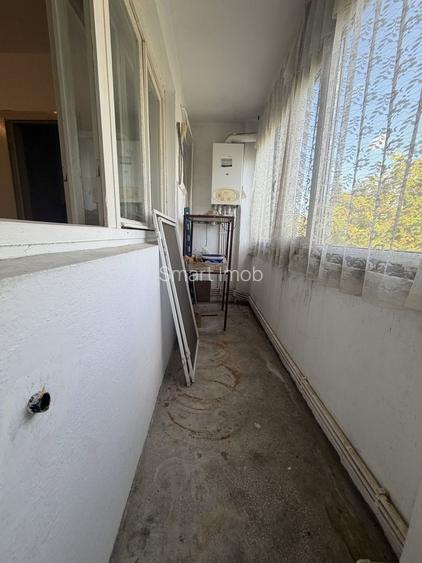 De vânzare apartament 2 camere Decomandat etaj 3/4