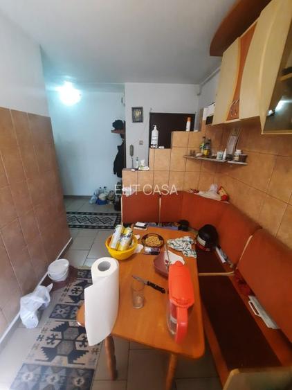 Apartament cu 2 camere, etajul 3/4, zona Podu Ros - 4