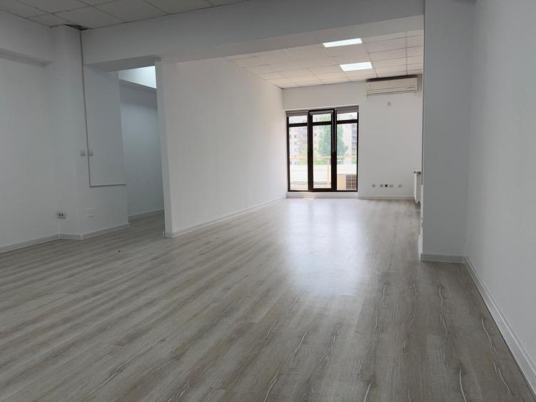 Spatiu Birouri de 63 de mp zona Decebal cu centrala proprie