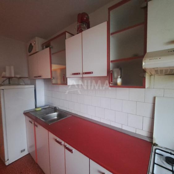 Apartament cu 4 camere, etaj 1, compartimentare decomandată, zonă excelentă