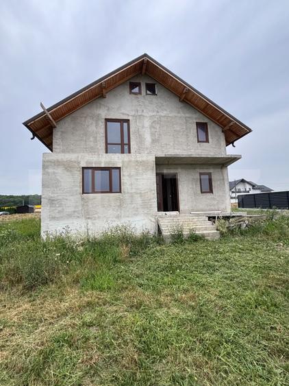 Casă cu 4 dormitoare, 145 mp utili, teren 500 mp, la stadiul gri, Ipotești
