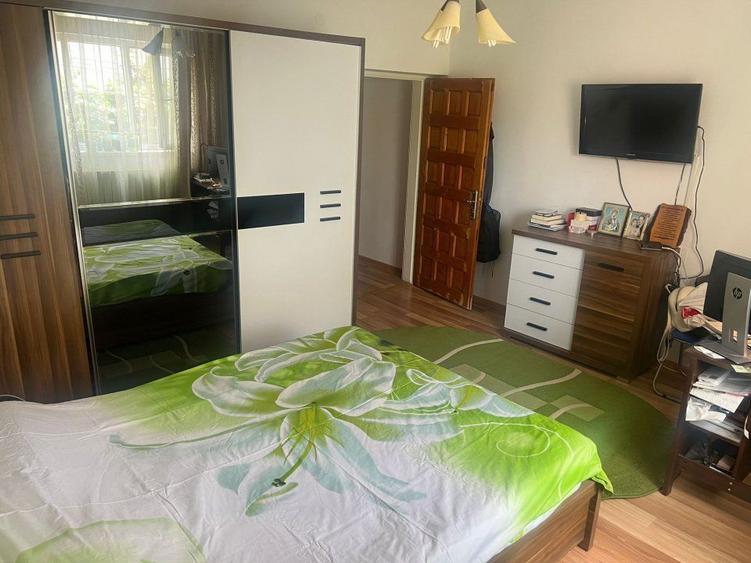 Casă P+1 – 4 dormitoare, curte modernă, dormitor la parter