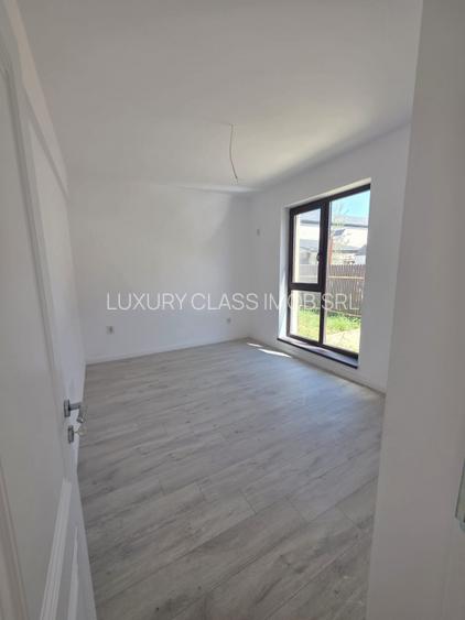 Vanzare Vila Individuala/Cristalului/5 camere id nr 54 - 5