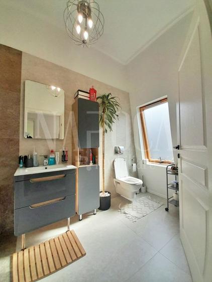 Casa 5 camere de vanzare in Floresti