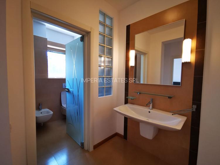 Vila moderna langa lac, mobilata complet - 12