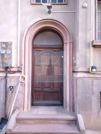 2 Apartamente,  Demisol+Parter, 9 camere - zona Centrul Istoric