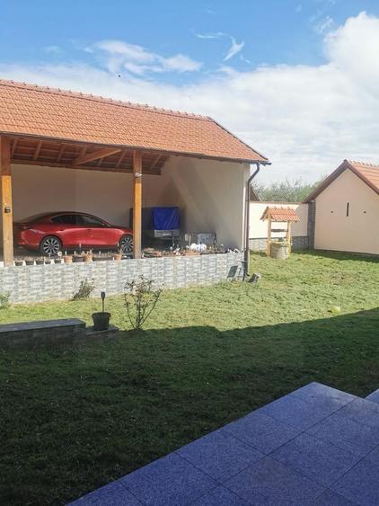 Casa individuala cu garaj 60 mp si teren+gradina 2650 mp in Porumbacu